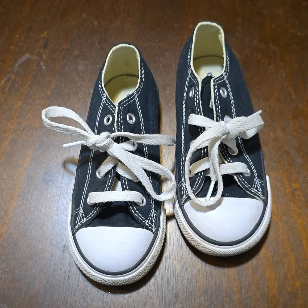 Converse Chucks Black & White Tennis‎ Shoes Size 9